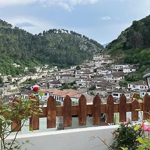 Dona , Berat Albanien